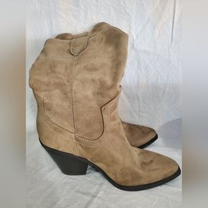 Womens indigord 9 1/2 M boots new without tags